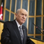 BAHCELI-SUCA-KARISMAMIS-KIM-VARSA-GELIP_951706_282505.jpg