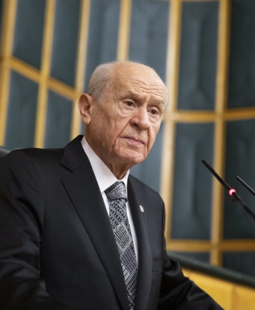 BAHCELI-SUCA-KARISMAMIS-KIM-VARSA-GELIP_951706_282505.jpg