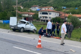 AMASYADA-IKI-OTOMOBIL-CARPISTI-DEDE-VE_1335341_396722.jpg