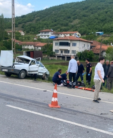 AMASYADA-IKI-OTOMOBIL-CARPISTI-DEDE-VE_1335341_396722.jpg