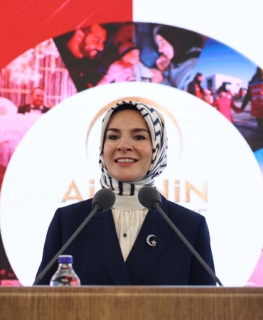BAKAN-GOKTAS-MOBIL-SOSYAL-HIZMET-MERKEZ_997860_296035.jpg