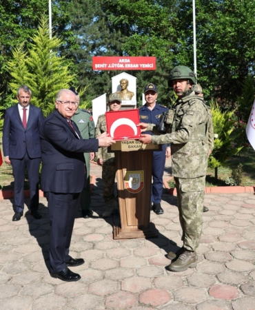 BAKAN-GULER-YUNANISTAN-SINIRINDA-MEHMET_1333503_396173.jpg