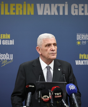 DERVISOGLU-BU-BIR-SIYASETSIZLIK-DURAGID_1331289_395547-scaled.jpg