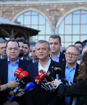 OZGUR-OZEL-ATATURKUN-PARTISINE-SAHIP-C_1333183_396088-scaled.jpg