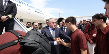 BAKAN-BAK-MILLI-FUTBOLCULARI-ABDYE-UGUR_1341055_398327-scaled.jpg